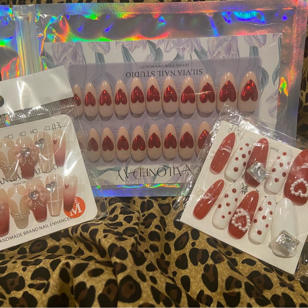Red Heart Press-On Nail Set - Valentine's Style
